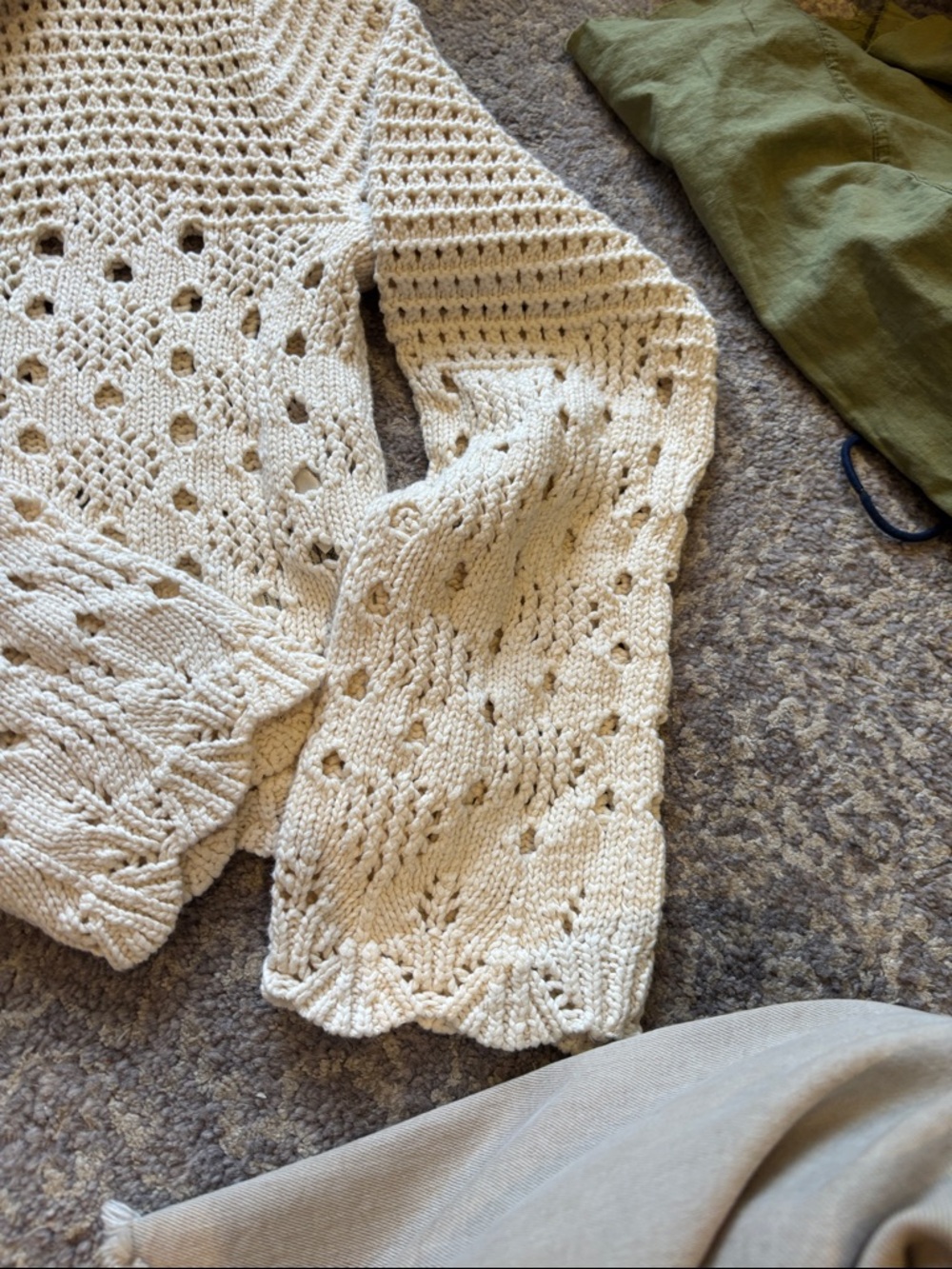 H&M Cream Open-Knit V-Neck Collar Sweater - Picture 5 of 5